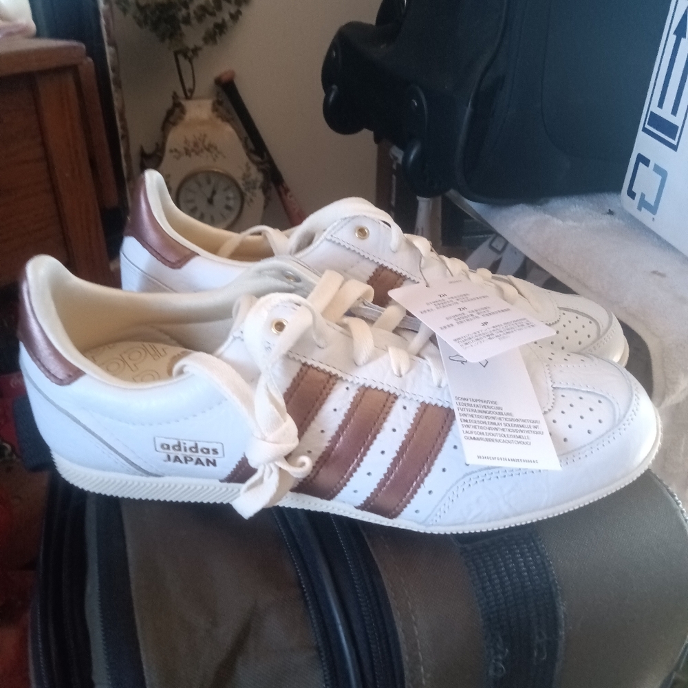 Adidas White and Brown Striped Sneakers NWOB  Size 8 Womans